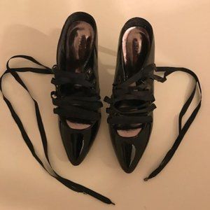 Patent Leather Lace-up Pumps